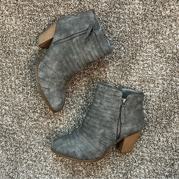NWOT! JustFab Cartur Gray Booties in Size 10 Wide Width - Picture 8 of 11